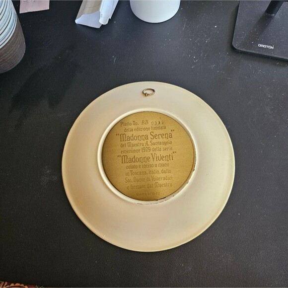 NEW IN BOX: Madonna Serena Volteradici Plate 1979 - Woman Holding a Child - 3D - Picture 2 of 7